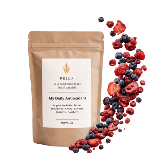 English: PRIOR Antioxidant Mix featuring a fresh, moist look of strawberries, cherries, blueberries, and raspberries.

Svenska: PRIOR Antioxidant Mix med en fräsch look av jordgubbar, körsbär, blåbär och hallon.torkadjordgubb frystorkade blåbär, frystorkade jordgubbar, frystorkade hallon, frystorkadebär