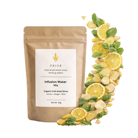 . Infusion Water
English: PRIOR Infusion Water Mix with cold-dried lemon slices, fresh mint leaves, and ginger slices.

Svenska: PRIOR Infusion Water Mix med kalltorkade citronskivor, färska myntablad och ingefärsskivor.