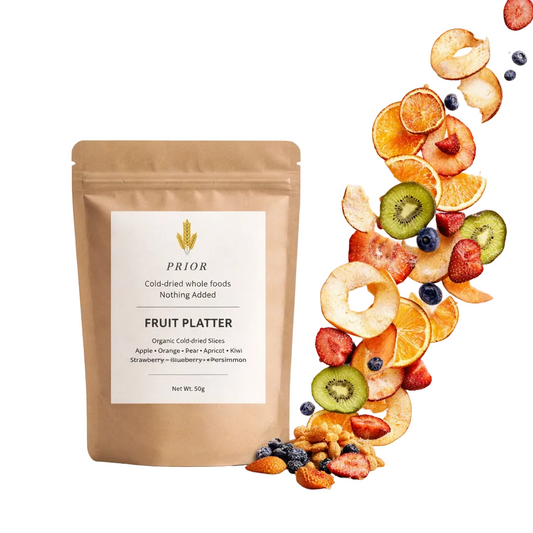 English: PRIOR Fruit Platter pouch with fresh slices of apple, orange, strawberry, blueberries, and persimmon.

Svenska: PRIOR Fruit Platter med färska skivor av äpple, apelsin, jordgubbe, blåbär och persimon. kaki, torkadfrukt frystorkad, kalltorkad 